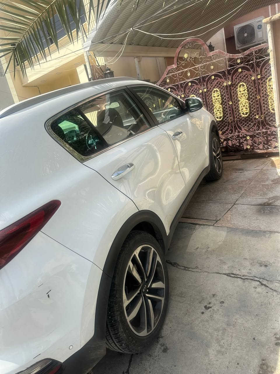 كيا سبورتج ٢٠٢٠ خليجي 
فول مواصفات للاخير مواصفات امريكي 
بنوراما 
تحكم ستيرن جهتين 
رادار امامي خلفي 
اشاير مري 
مري شفط 
كير ومحرك بشرط بيها اشويه بارد بلجنطه 
الباقي مكفول 
مكان السياره 
السيديه 
***********
السعر ٢٠٥ وبيها مجال بسيط
