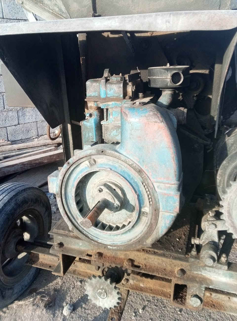 السلام عليكم محرك لستر دبل 700
وجدر نظيف ب 400

***********
