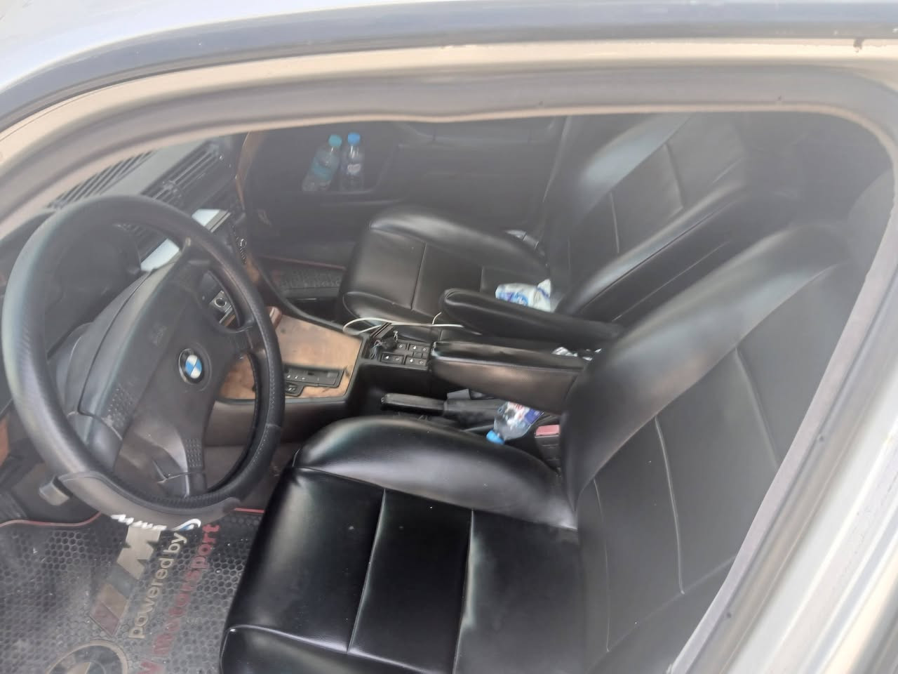 السلام عليكم  bmw 730 1991
السياره مصبوغه عام جماليه بدون ضربه 

مكينه ٣٥ مفتوح لا تتقيص ولا تبخير كير تمام تبريد شغال حداده جديده السياره جاهزه ان شاء الله رقم بغداد سنويه منتهيه صار اشهر شرط التحويل غرفتها جديده سعرها ٦٠ وبيها مجال حك جيتك مكاني بصره *********** 
***********
