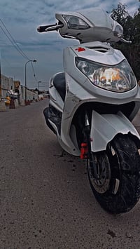 حبايب سكنس للبيع دراجه نضيفه كلش مكينه وكشر دراجه متعوب عليه كله كامله...