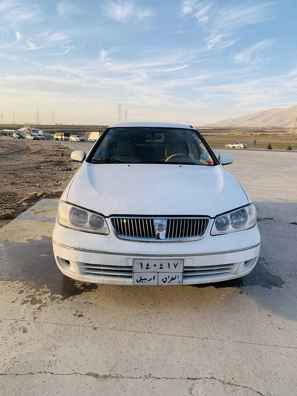 @نیسان سەنی مۆدیل 2009 سەیارەکە بێ مەسرەفە و 4 تایەو ویلی نوێی لە سەرە تەبریدو کارەبایی بە شەرت گێرو مەکینە و تەقەو ڕەقەی نیە لێدراوی هەیە سنوقەکەیو تۆزێ سەقفیشی گرتوە لای ڕاست سەنەوی ساڵێکە بەسەر چوە گێڕ عادیە و هەیکەلی جوان دیارە لە ڕەسمەکە 
ڕقەم
***********
سعر: ٧٠ومجال
