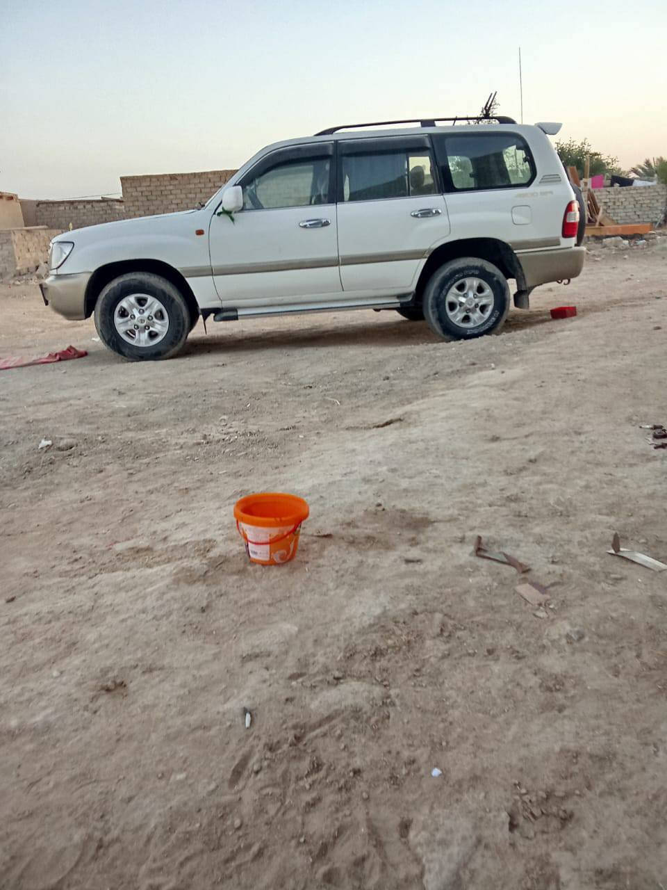 السلام عليكم لاندكروز  موديل 2002 للبيع مكاني ناحية البدير الديوانية  رقمه بغداد سنويه جديدة 2028تحول ثاني يوم مصبوغه للجماليه  محرك كير تواير    سدر  جديده سياره جاهزه تبريد 3قطع   السعر 125 وبيه مجال  الستفسار علئ الرقم   *********** أو مراوس بيكم  حسب الغناعه
