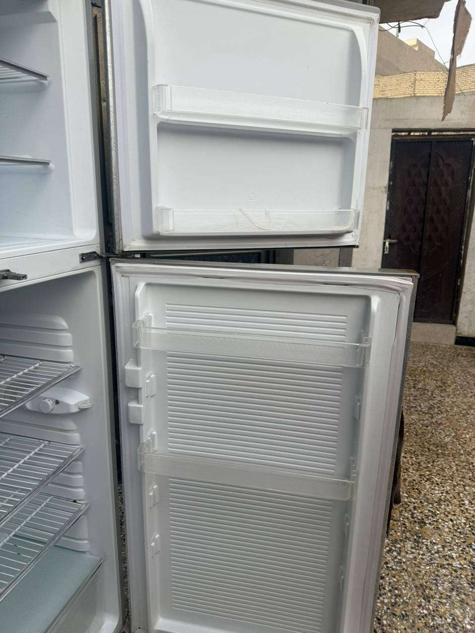 ثلاجه السعر 200 مجمده السعر ١٢٥ رقم 📱 ***********
