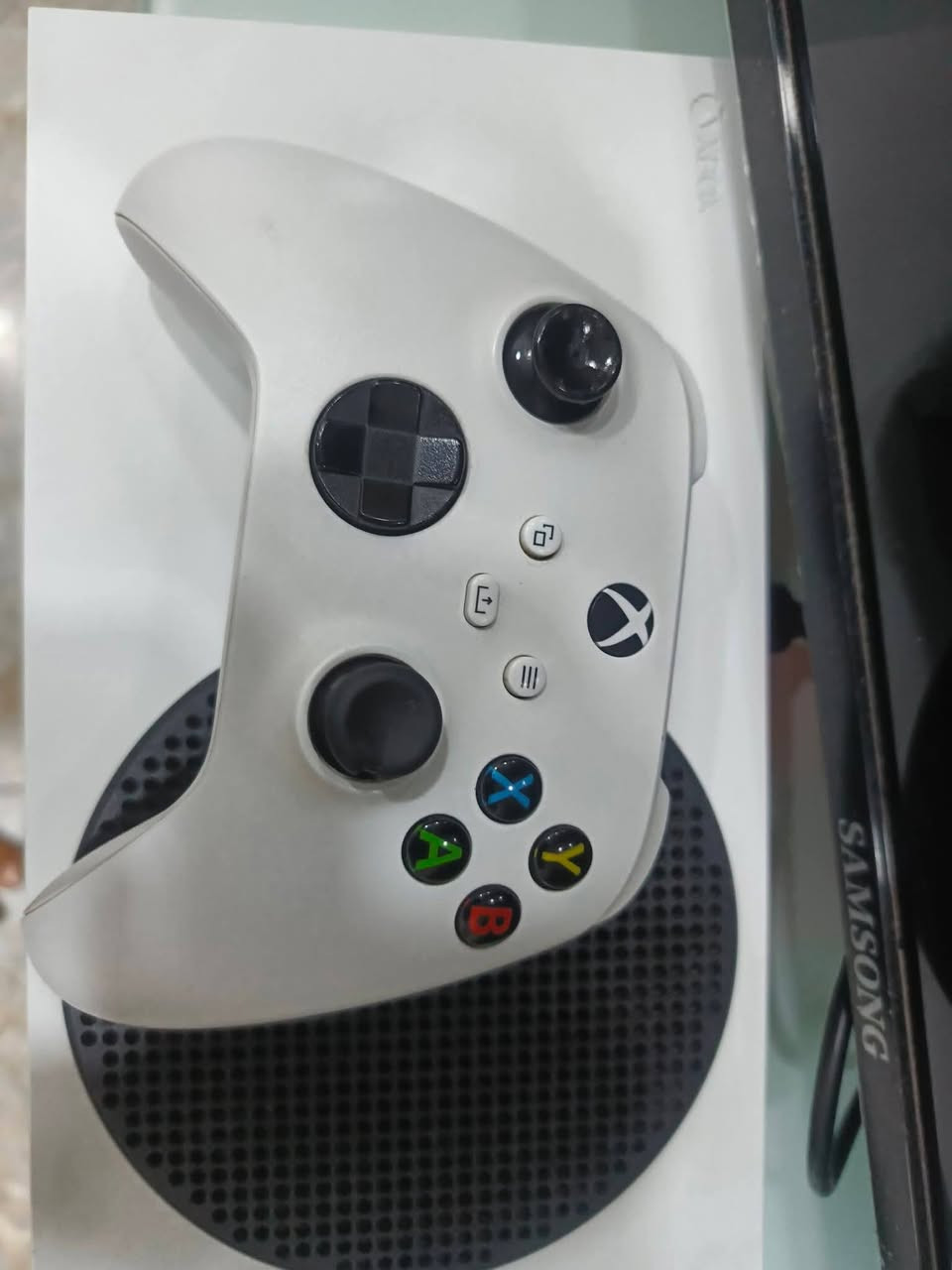 السلام عليكم جهاز Xbox سيريس إس جهاز نظيف كلش استخدمه بس بل عطله ساعتين بليوم إصدار 2022 على ايدي من الكارتونه كامل ملحقات ويا بطاريه مال يده ويا gta 5 محمله بل جهاز بس بي ضرر بل فيشه مال HD إلي بل جهاز بس متاثر عل لعب سعره 320 وبي مجال مكاني كاظميه ***********
