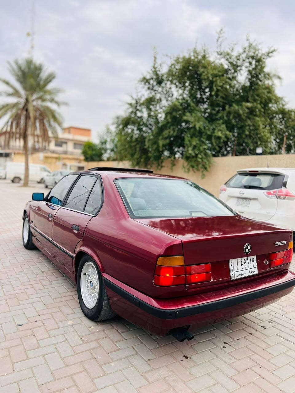 السلام عليكم  
موديل 1993
525 سنويه وبليته ومحرك 
محرك مسكر فانوس  
شرط كير محرك 
اي ضرر مابيها صبغ جماليه 
دبل ارباك ستتم دمام  
سلايت بجم عريض 
كهربائيات كلهه شرط
كركوك مشروع وطني سنويه 28

***********
مكان السياره صلاح الدين امكيشيفه
