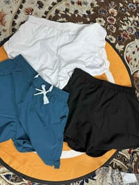 ملابس • توصيل