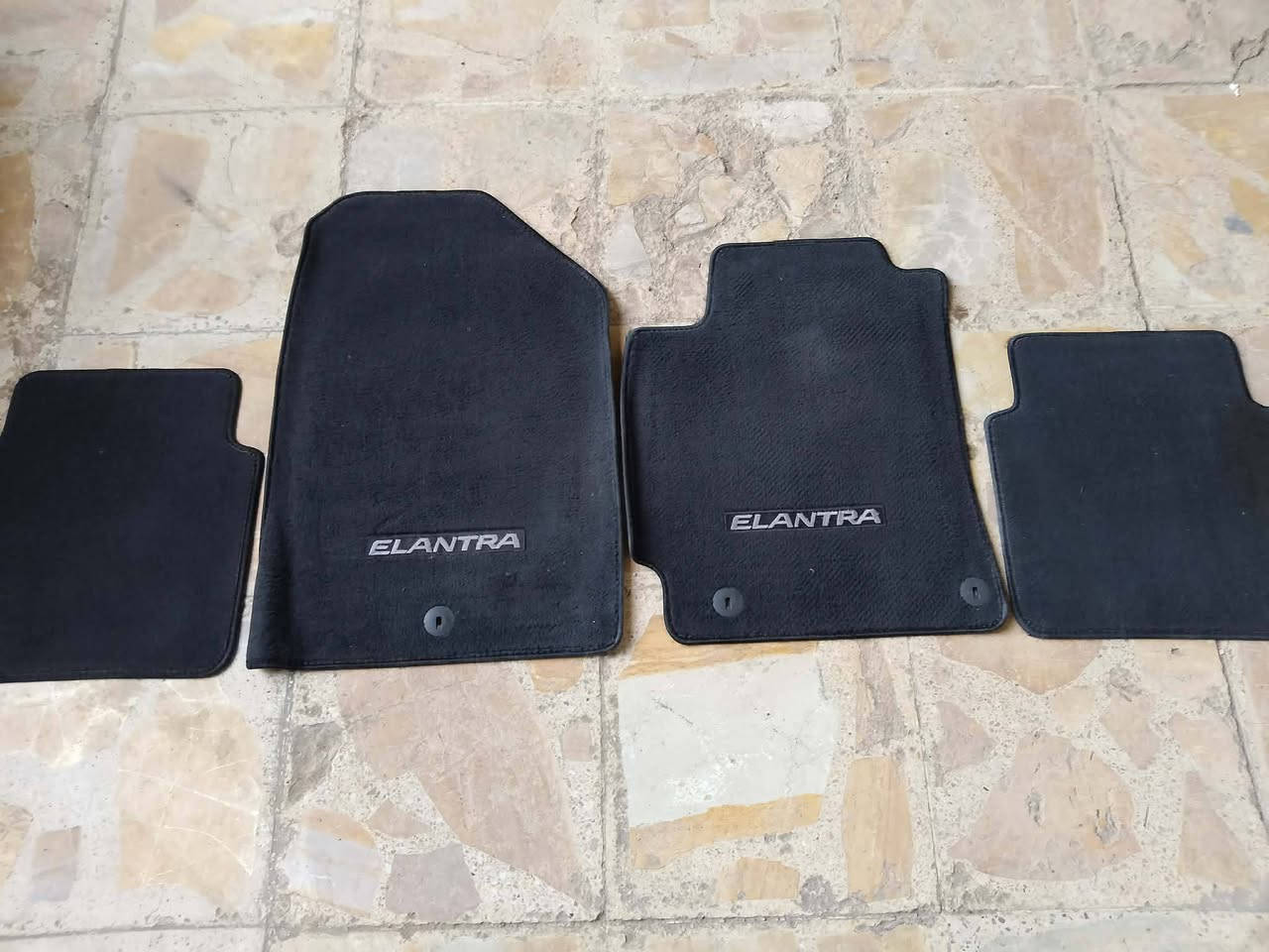 السلام عليكم اخوان الاعزاء عندي تخم كبات اصلي + ارضيات مال النترا موديل ١٧و١٨ للبيع سعر الكبات ٣٠وسعرالكاعيات٣٠ الاتصال على الرقم*********** اخوان اني مكلف بل النشر
