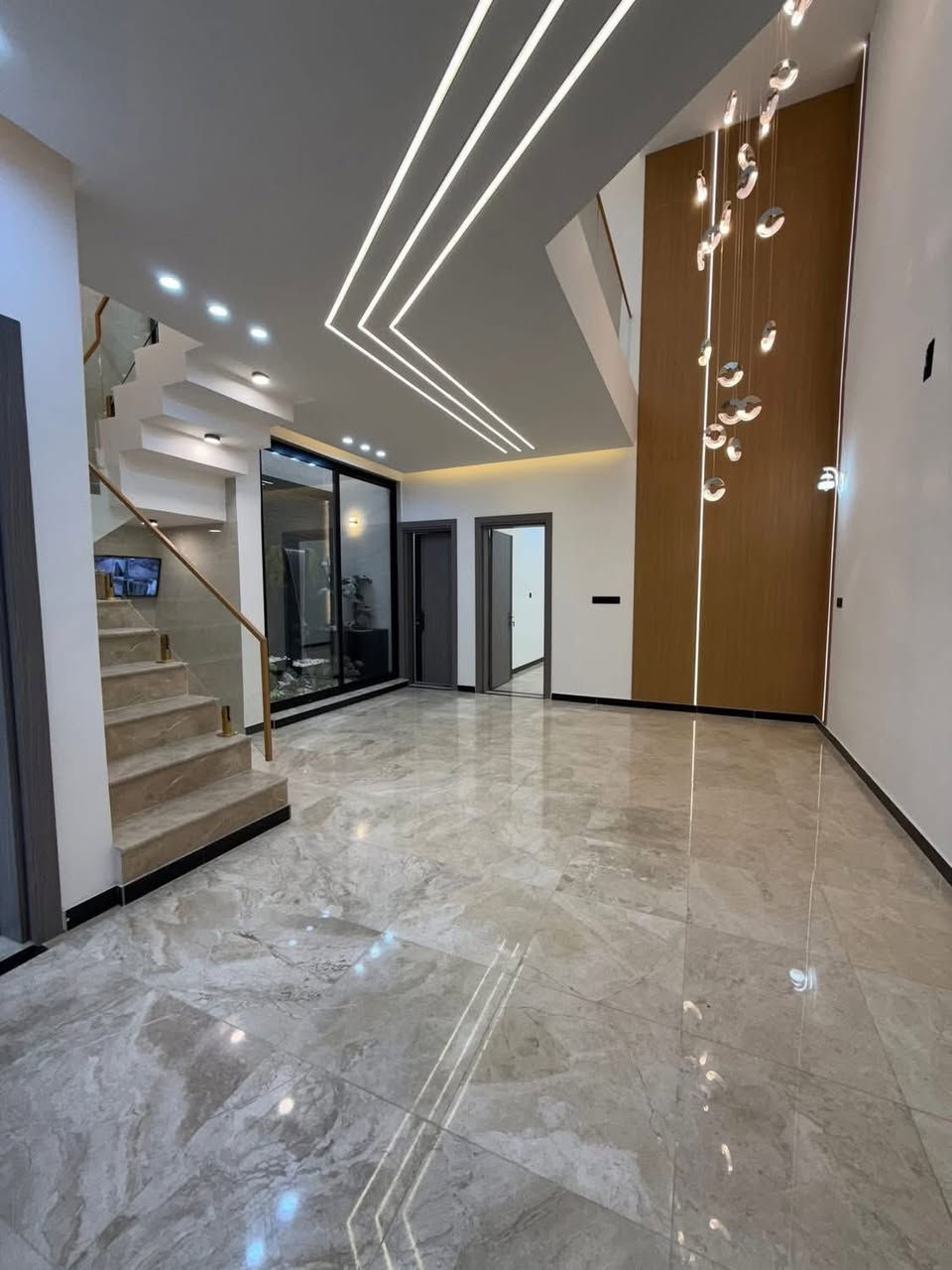 بيت مميز في حي الجامعه منطقه ال 26 في النجف الاشرف للبيع تابع المنشور ⬇️

📍الموقع حي الجامعه منطقه ال26 خلف المدينه المائيه 
🏡مساحة البيت 150 م بتصاميم ولمسه فنيه جميله 

يحتوي البيت على 4 غرف نوم 🏡

للاستفسار اكثر عن العقار الاتصال يتوفر وتساب *********** ارجو  متابعه الصفحة ليصلك  #النجف

تابع الصفحه حته توصلكم كل العروض الحديثه 📲
