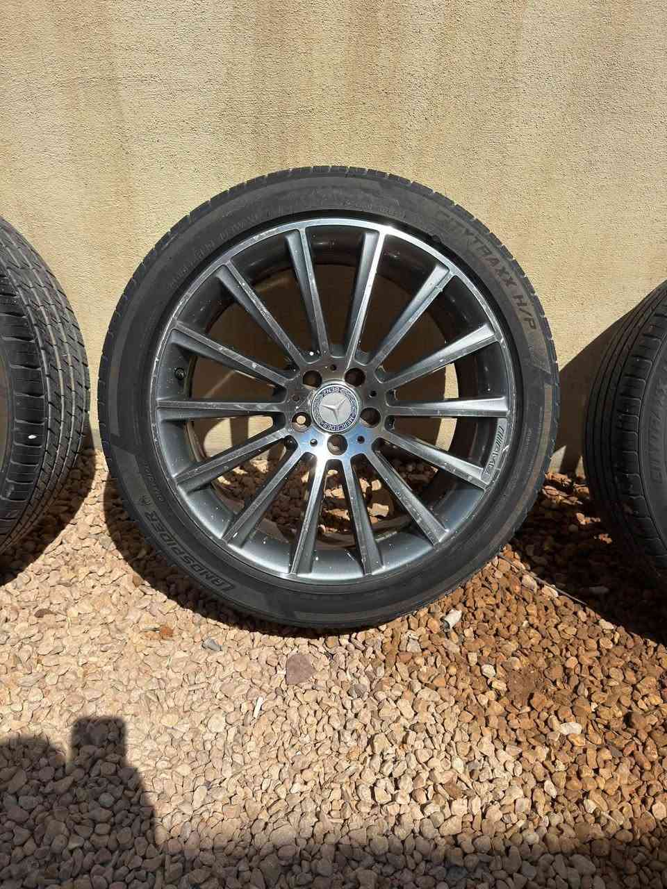 السلام عليكم
للبيع وياله تو سايز 2014مارسدس S500 AMG خليجي
السعر 700 دولار وبي مجال 
***********

