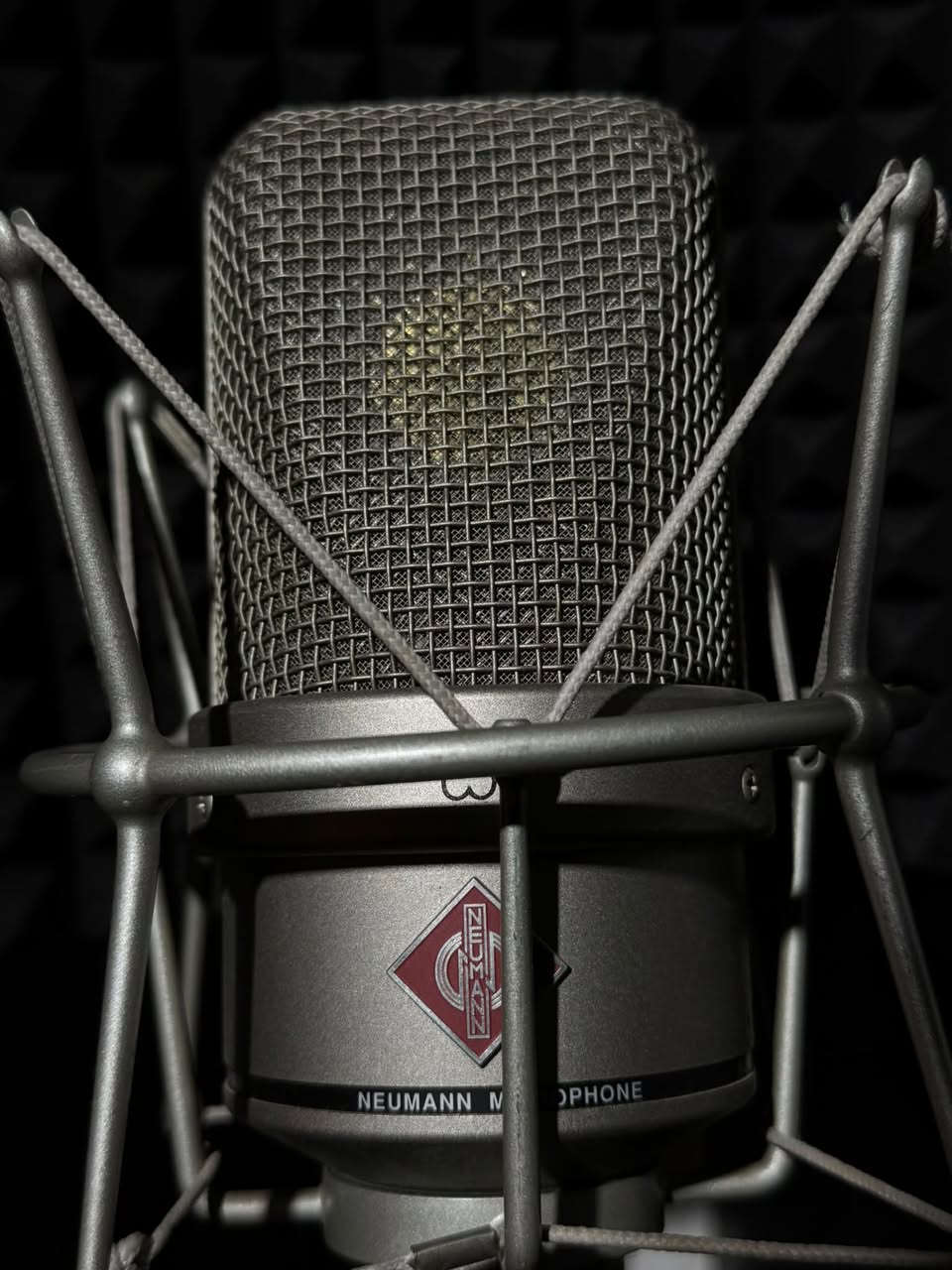 الأسطورة Neumann M 49
معروض للبيع! لعشاق الصوت الدافئ

والنقاء الخيالي..😍
للاستفسار الاتصال على الرقم *********** 

أو المراسلة على خاص
