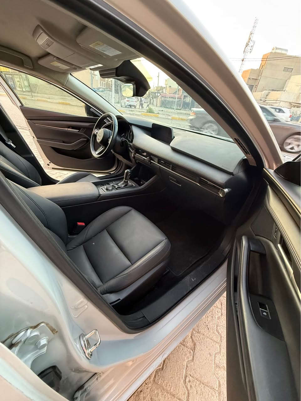 Mazda  zoom 3 SelectSport

اللون :- Smoke Color 

الموديل :-2024

نظام القيادة:- سبورت- اعتيادي

المحرك:- 2.5بدون تيربو

عداد المسافة :-9000 Ml

الضرر فقط بنيد السيارة مبدل مصبوغ

ايرباك:- سستم بلادي كامل بدون اي نقص 

محرك 

المواصفات:- بصمة- رادار امامي وخلفي -كامرة خلفية - لايت زينول امامي بلادي -ويل كروم- كشن جلد -شاشاة داخلية

مكان السيارة :-كركوك

رقم الهاتف :-*********** كركوك, العراق
