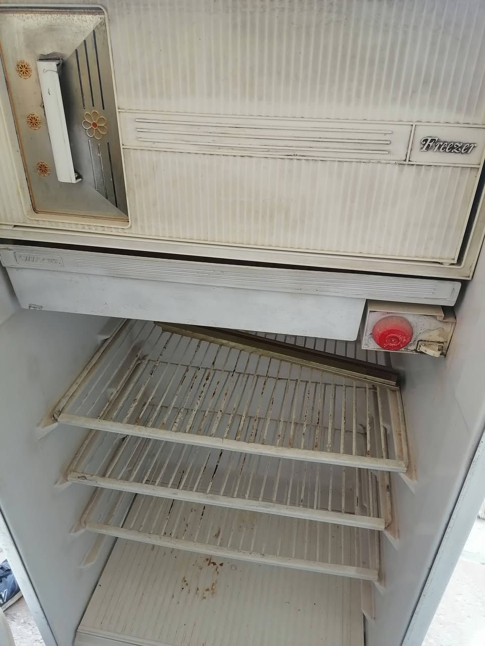 ثلاجة عشتار عراقية 15 قدم/للبيع
شغالة /لم تدخل تصليح

العيب : قديمة + خلع الباب(يمكن تصليحه)


**إذا كنت صاحب هذا الإعلان وتريد حذفه لأي سبب، رجاءا أرسل رسالة إلى الدعم الفني**