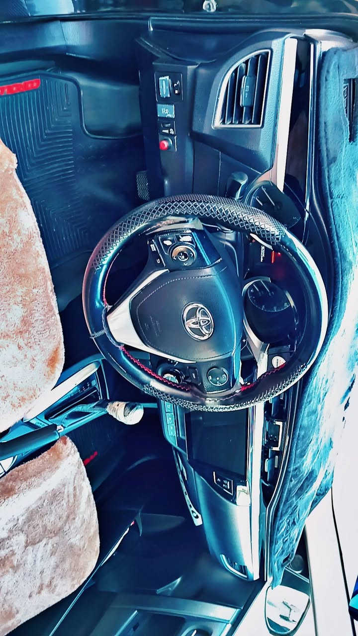 كورلا 2015
فول فول
 جاملغ وارة سايق بس كفرمال بدل 
بصمة
شاشة
سلايت
كشن كربا
بعد موسفات هواية.
‌سعر خابر..
***********
***********
