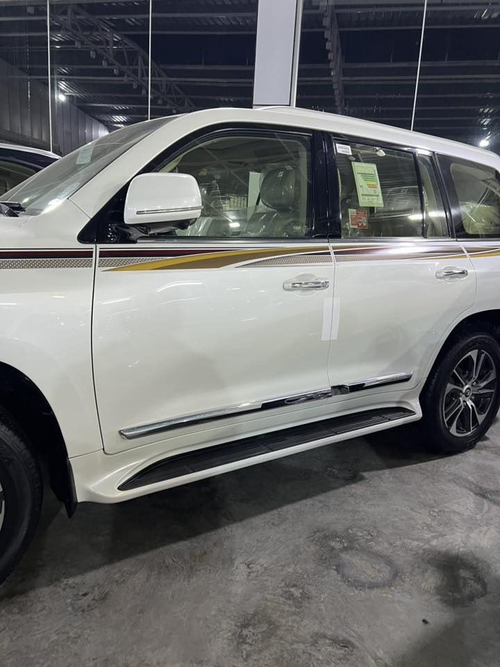 السلام عليكم
لاند كروز برايم اصل ٢٠٢٠ V6
رقم بغداد بسمي كفاله عامه من الصبغ والتبديل 
اخوان موصفات لبريم معروفه 
خمس كامرات 
سلايد 
بصمه 
شاشه 
ثلاجه 
مري قلاب +شفط
أناره ترحيب 
دوسات ليزرية كتابه LAND CRUlSER
اشاير لكزس
دشبول لكزس
٤ابواب بصمه 
جلد +كشنات كهرباء
جنطة كهربائية 
شحن ولير ليس 
طفاية حريق اصلية 
دي في دي قماره 
زرك لايت 
بجم زنون كامل 
حساسات امامي وخلفي وباقي موصفات لبريم 
كير محرك كهربائيات صدر امامي خلفي تخم تاير كله بشرط باحاله الوكاله 
ماشيه ٦٦ الف كم 
السعر 585
مكاني بغداد 
***********
