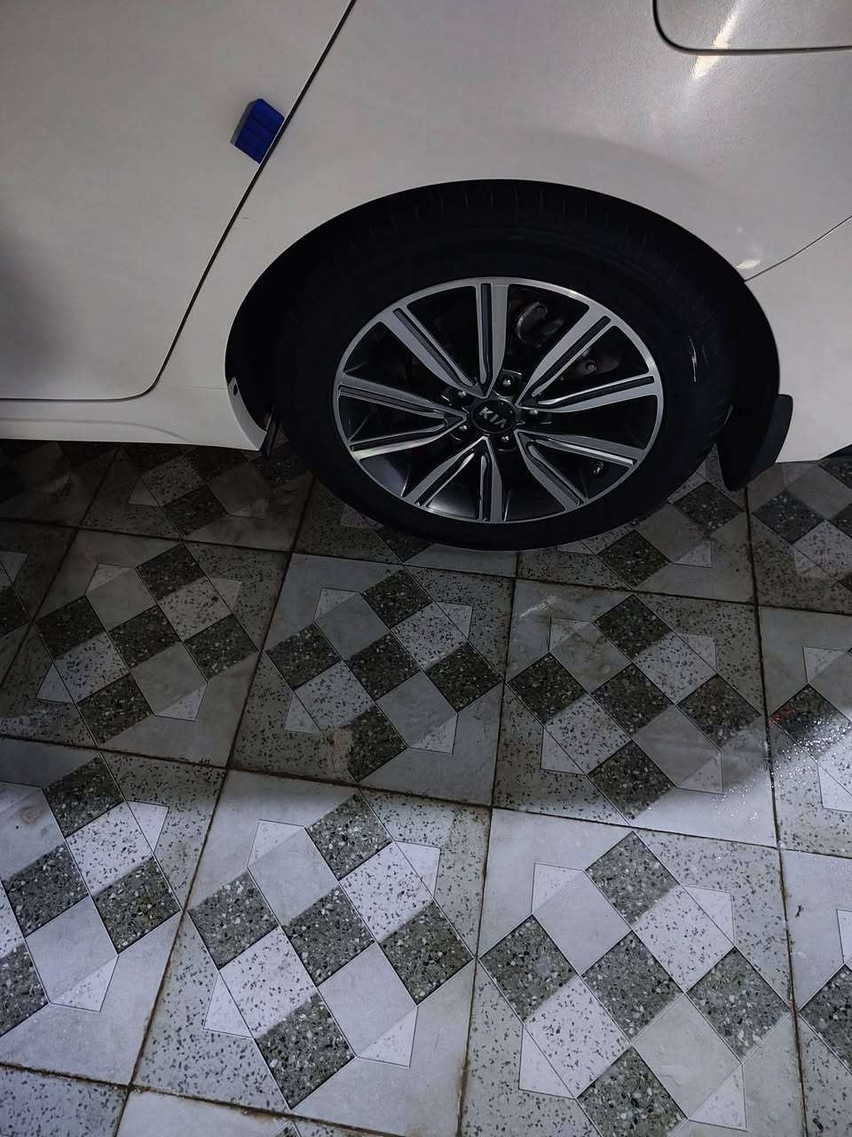 السلام عليكم كيا اوبتما موديل ٢٠خليجي محرك ٢٤٠٠ماشيه ٥٠سياره جديده معه الكلمه رقم بغداد انجليزي مكان ديوانيه ***********
