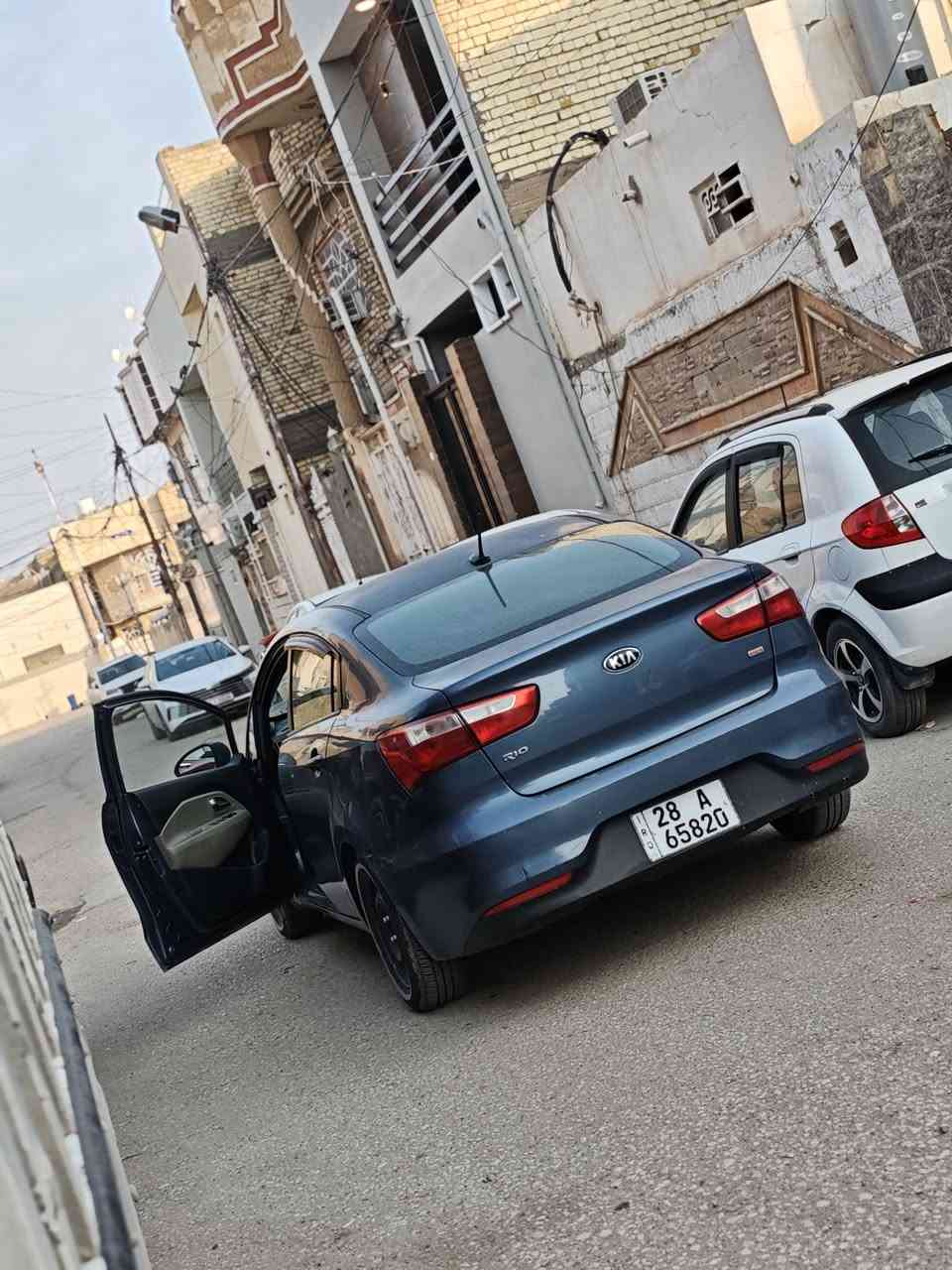 كيا ريو 2016 امريكي السياره بسمي سنويه جديده
ماشيه 167 ميل بيها بخار السياره تنقصها قليل مابيها شي تخم تاير جديد باتري جديد حداديه زينه كيرها 6 نمر تحكم استيرن وضع ايكو مانع انزلاق  
مكاني نجف معلومات الباقيه اتصل وبيك خير وتدلل
السعر 76 وبيها مجال  
***********
