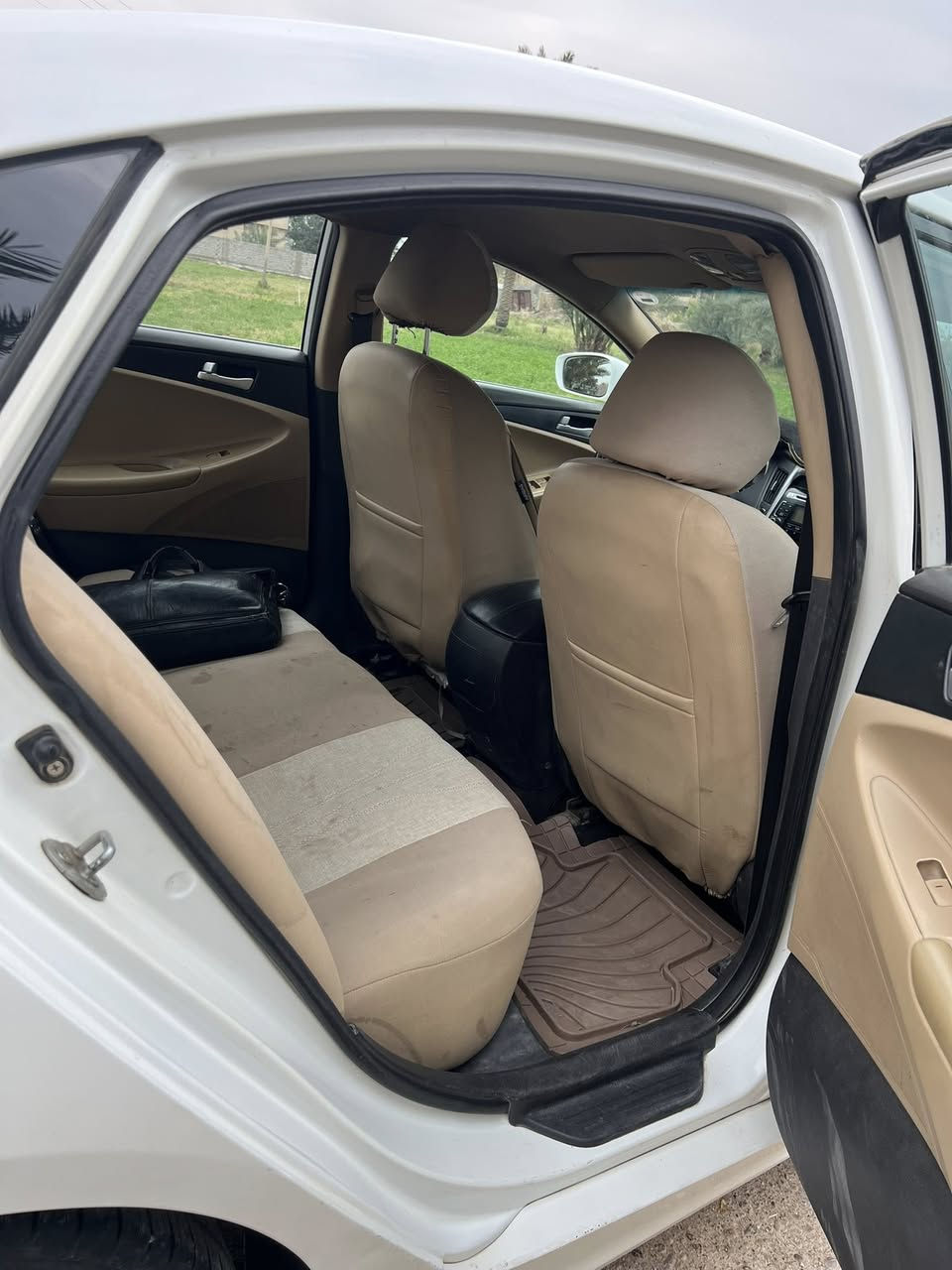 سوناتا 2011 للبيع خليجي مبدل بيه جاملغ امامي فقط عله ايد جناي واحد  السعر 115 وبيه مجال المكان بغداد 
رقم الهاتف***********
