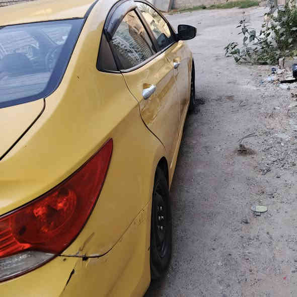 سلام عليكم هونداي اكسنت موديل 2013امريكي  حادثها فقط باب سايق ونفسة ليبل فقط طخطخات سياره جاهزه وجديده كير محرك مكفولات السياره  رقم بغداد سياره مكينه 1600جيداي  جاهزه تخم تاير جديد تبريد ثلج السعر 83 ورقه   مكاني بغداد للاتصال واتساب *********** كل تفاصيل ذكرتهه لتكلي شبيهة تعال كلبها تاخذها سونار وين ميعجبك تعال وخادم الكم
