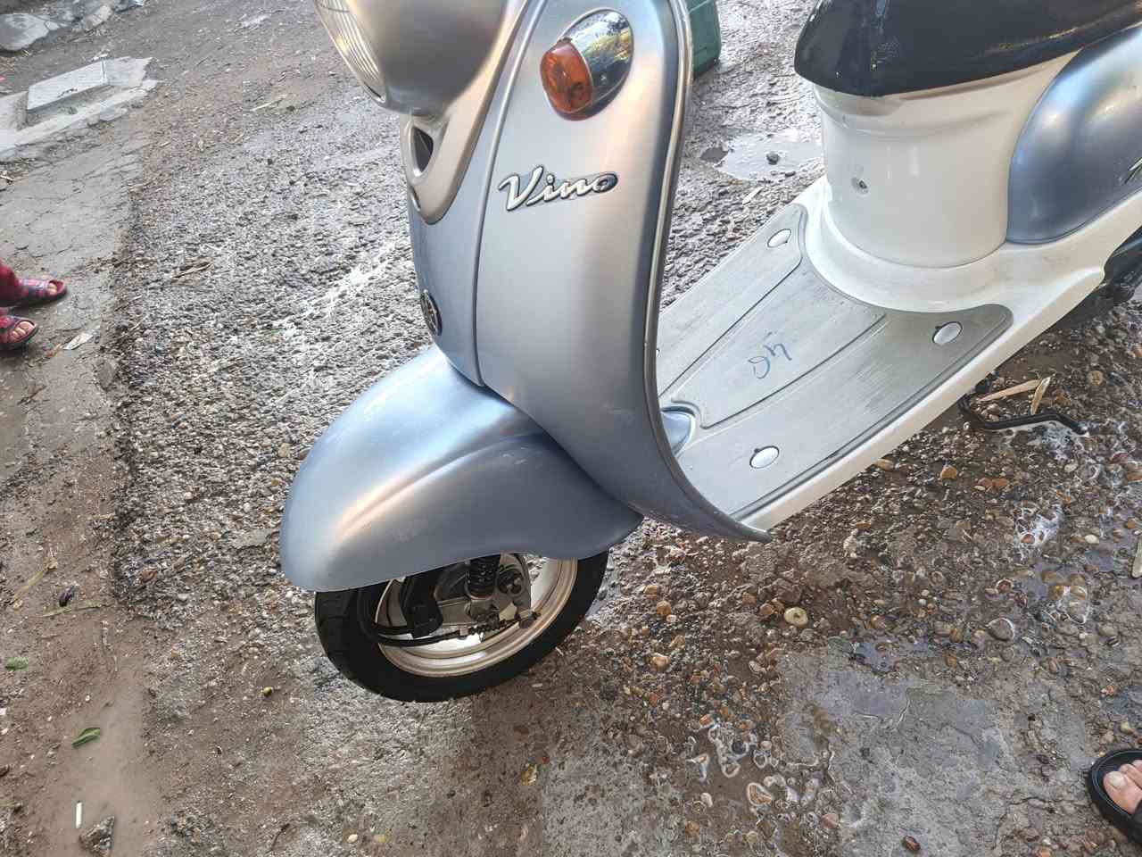 السلام عليكم دراجه كلاسيك للبيع دراجه مال رمبه رمله شاهد جديده بيها بس شخوط جويونه قدام العين صار لي شهرين من نازله من الرمبه السعر 600 مكاني بغداد بياع رقم الهاتف***********
