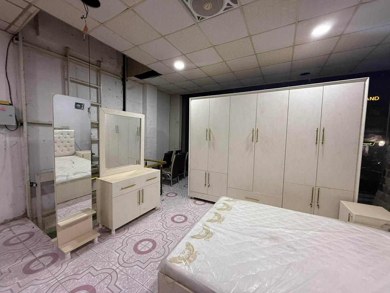 ژوری نوستن بۆ فرۆشتن لۆکە دەستی دوو نیە بالان پریسی دەرەجە یەک  تەنها عەرز کراوە لەکەلار 
دەیفرۆشیتەوە بە نرخی زۆر کەمتر لەبازاڕ  
دۆشەکی لەگەڵ نیە..
بۆ نرخ تیل بکەن ***********
کێ زوو هات پیرۆزی بێت مال بۆ کەس دانانەین
💐چیتان هەیە وێنەی بنێرن بۆتان دەفرۆشم💐
