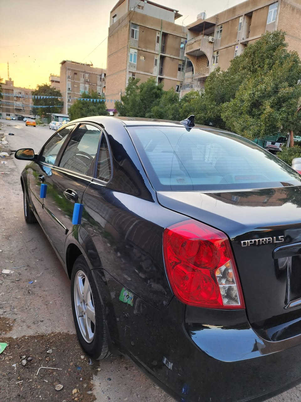 السلام عليكم
للبيع فورنزا موديل ٢٠٠٧ 
مكينه كير جيده جدا 
كهربائيات كامله 
حداديه صدر أمامي وخلفي مابيهم شي 
تخم تاير جديد 
خاليه من اي نواقص
حادثها جاملغ خلف السائق 
سياره مصبوغه عام جديد فرن  بسبب الجرد وعندي الصور قبل الصبغ 
السياره باسمي رقم دولي 
السعر ٦٢ 
المكان زيونه 
*********** ابو علي
