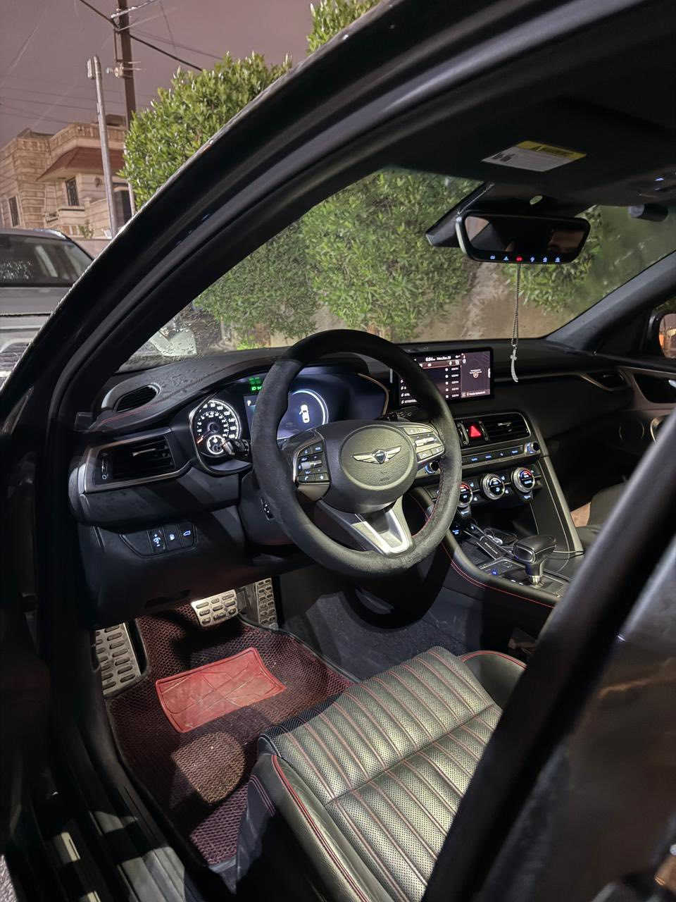 السلام عليكم جنسيس g70 موديل 2023
ماشية 42 كم 
محرك 4 سلندر دفع رباعي
لون رصاصي داخل اسود مطعم بأحمر
مواصفات 
كراسي كهرباء تدفئة تبريد 
مري شفط نقطة عمياء 
حساسات 360 
كامرة خلفية 
اضوية ليد 
تشغيل عن بعد 
تدفئه ستيرن
فتحة سقف 
رادار امامي
كراسي ميموري
شاشة تدعم ابل كار بلي واندرويد اوتو
قطعه خلفيه تبريد
محرك 2000T GDI
5 وضعيات قيادة
انارة ترحيب 
دخول ذكي 
السياره نظيفه حيل 
وشرط الفحص 
مكان بغداد كرادة 
***********
