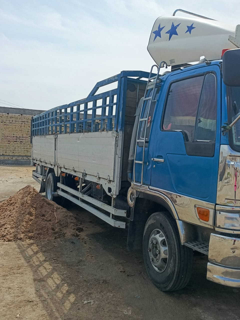 سلام عليكم هينو طيره سته وربع مكينه 80خير من الله كير واكسن سوبر رقم بغداد بسمي سياره جاهزه تخم تاير،الستفسار،،***********/مامتواج عل فيس
