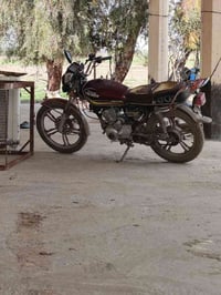 دراجه للبيع مقفوله اوراق اصولي 2022 موديلها السعر ب 450 وبي مجال   077...