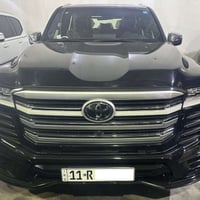 للبيع لاندكروز VX موديل 2024 لون اسود مغلفة بي بي اف مكفولة كفالة عامة...
