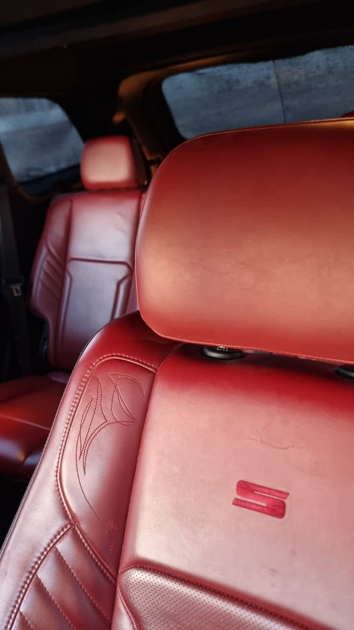 سلام عليكم جيب مديل. 2022 سياره كفاله عام من كلشي 
سسار جاهزه تخم تايرات ماشيه 64 رقم اربيل وفول داخل احمر فول موصفات ‭0774 040 1972
