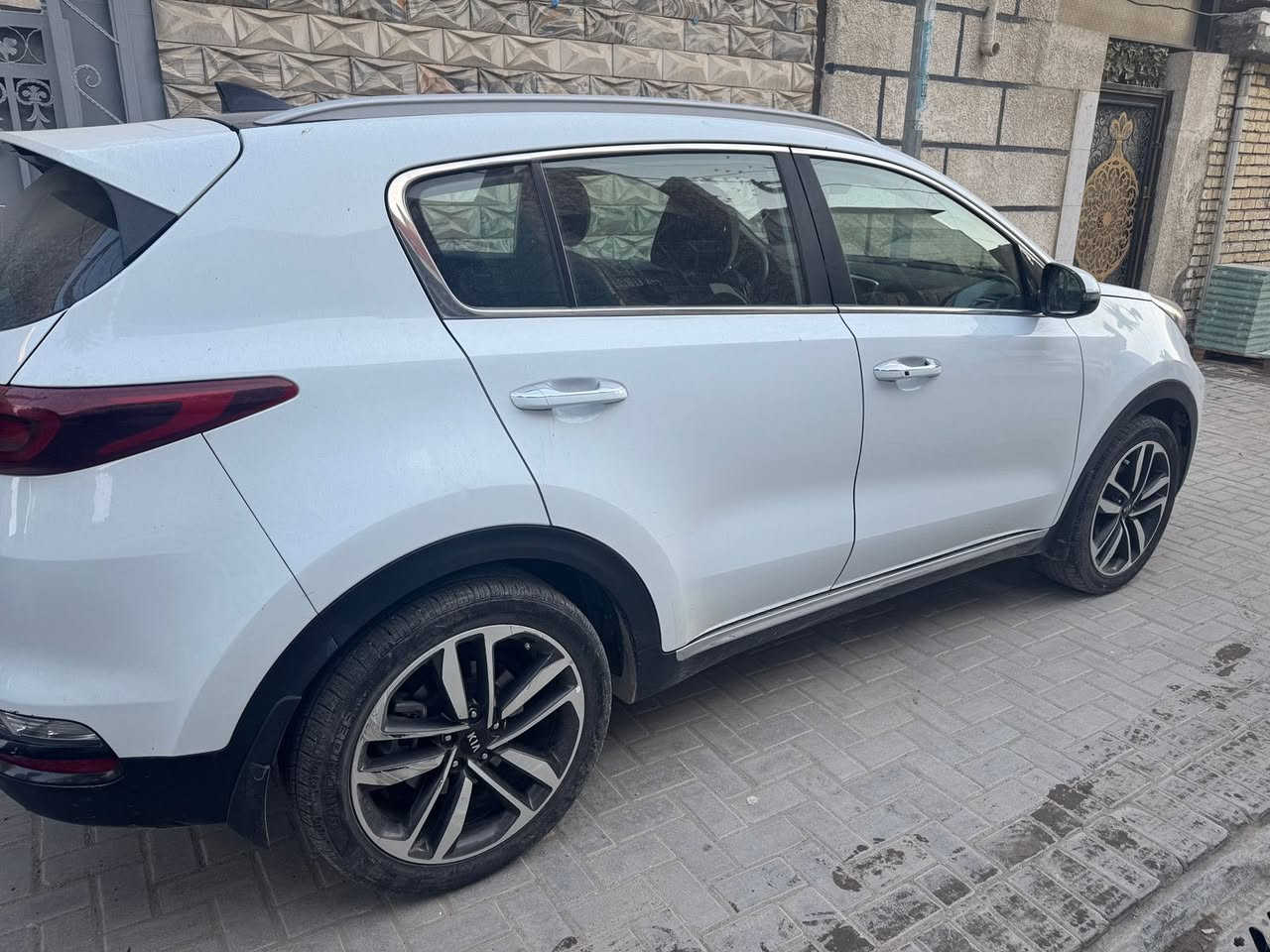 السلام عليكم سبورتج موديل 20
كفاله عامه 

ماشيه 97 الف كيلو 

205$
***********
