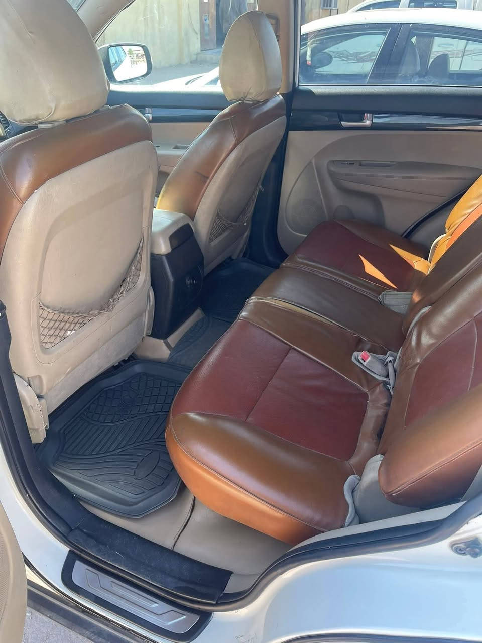 سلام عليكم سورنتو 2010 خليجي بيه ضربه جاملغين خلفيات والقبق جنطه مبدل فقط
المواصفات
1/المحرك 6سلندر 7راكب
2/بانوراما (فتحتين)
3/اشاير بلمرئ
4/اشاره ترحيب
5/شاشه كبيره+كامره دواره
6/تبريد خير من الله 3 قطع تبريد

السياره بسمي مداور ثاني يوم اكرر مداور ثاني يوم سنويه ل26 
مكان السياره ميسان العماره للأستفسار مراسله الصفحه او الاتصال على الرقم ***********
