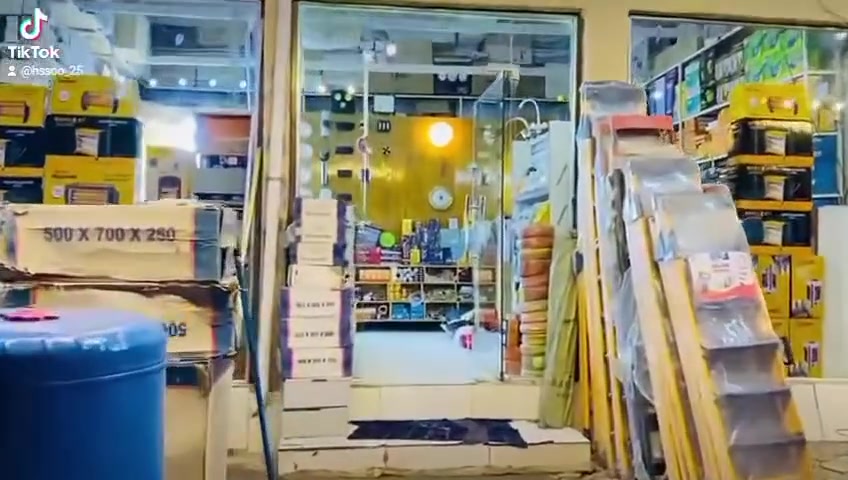 محل كهربائيات للإيجار في تقاطع حي الزهراء للستفسار الاتصال
***********
***********
