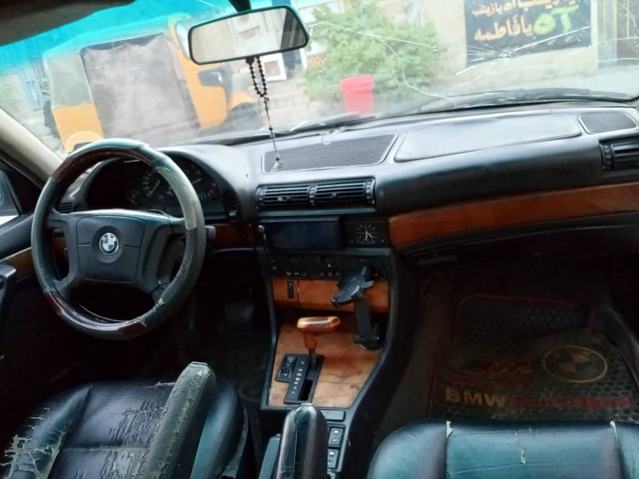 سلام عليكم شباب بيم مودل93/ حجم 730(
 رقم دهوك سياره شرعيه مسافر بيع بدون تحويل كفله دوله وعشاير /محرك 8سلندر نشاط فول محرك وكير شرط /تبريد ثلج ويه السويج / منضومه زنون /داخل جديد كشنات جلد كهرابايت كله شقاله شرط صدرامامي وخلفي جديد شرط تخم تايرجديد جديد سياره بلاديه مال جناي ماتحط عليه ربع/سعر سياره 28وبيه مجال حك جيه 
مكلف بل نشر رقم صاحب السيارة ***********
مكان سياره بغداد مدانت صدر
