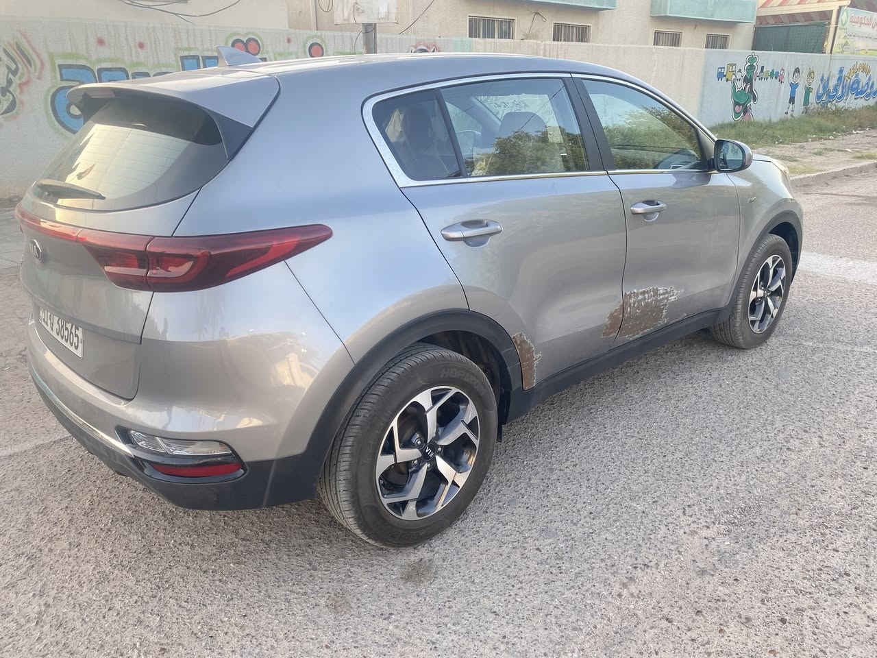 السلام عليكم سبورتج وارد امريكي موديل ٢٠٢٢ السياره جديده بمعنى الكلمه ماشيه٢٩ الف ميل ماشيه ٩ الاف فقط هنا بالعراق السياره كلين ما بيها تبديل ولا قطعه والحادث نفسه بعده موجود بيها وما صابغها برغي ما مفتوح بيها مكينه كير كهربائيات وكشر كفاله على وضع الشركه بدون ايرباك بدون دواخل رقم بغداد وبأسمنه احنه مستورديها السياره فور ويل نص فول السعر ١٩٥ وبيها مجال وصور امريكا مرفقه بالمنشور 
 

‭٠٧٧٠ ٩٧٤ ٩٢٥٤‬
محسن ابو علي
