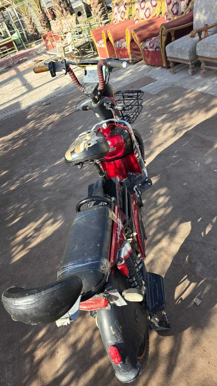 دراجة شحن للبيع 

مواصفاتها 

بلوتوث
5 بطاريات ليثيوم
دراجة نضيفة 
سرعته 60 حقيقي 
تمشيك بلشحنة الوحدة 35km
حجم 20
اي عطل مابيه
شاصيه قوي وثقيل

السعر 300 الف 
مكاني نجف ماعندي توصيل 
وبيه مجال للطيبين

*********** الإتصال والاستفسار
