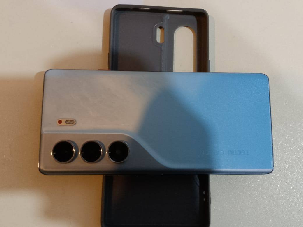 السلام عليكم جهاز تكنو كامون 40 برو 5G الغني عن التعريف لون مميز جهاز جديد حيل وغراضه كلهن جدد صارلي يومين من فتحته من الكارتون وريد ابيعه لان حتاجيت فلوس ويا 4 كفرات واحد يجي ويا و3 هديه مني لليشتري الجهاز الله شاهد شخط مامشخوط بعده جديد سعر خاص جماعة ال 250 لا تجيني وشكرا


**إذا كنت صاحب هذا الإعلان وتريد حذفه لأي سبب، رجاءا أرسل رسالة إلى الدعم الفني**