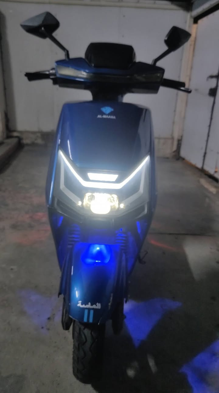 دراجه شحن شركه ماسه كلش راقيه 
شحن يطول يومين بطاريات ممتازه
سعرها / 600 دراجه جاهزة وكامله 
مواصفات/
سرعتها 80 حقيقي
نشره امامي خلفي
مثبت سرعه
بك R 
بريك امامي خلفي 
رقمي للتواصل ***********
