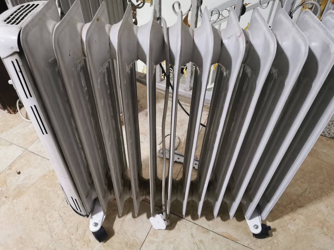 للبيع صوبة زيتية ألماني امتياز تركي باب اول ١٢ ريشة
بيهة تحكم امبير تشتغل ٣ امبير اقل شي لحد ٨ امبير 
السعر ٥٠ مكاني بغداد
للتواصل ***********
