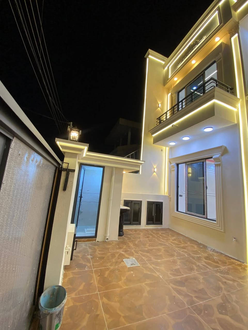 #دار_للبيع_طابو_صرف_حديث_صفر 

#المساحة. 135 م واجهة 6,5 م 

#طابقين 3 غرف نوم هول استقبال مطبخ صحيات في كل طابق مع كراج 

#الموقع . الأسرة والمفقودين موقع مميز حرف T

#الموقع مميز جدا خلف التجاري 

#السعر . يرجى الاتصال بنا على رقم المكتب او مراسلة الصفحة الرئيسية ***********

#تواصل_مع_إدارة #مكتب_القضاة_للعقار 
#كركوك_حي_عدن_قرب_جامع_تحسين_صوراني_وبقرب #خدمات_باريس_للدهون_مقابل_سمايلاند_المائية

#للاتصال #والاستفسار .
‏‪***********‬‏📱
***********
