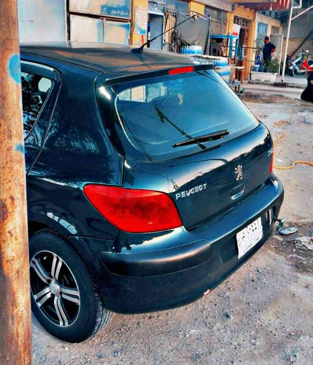السلام عليكم للبيع بيجو 307 موديل 2006 بيه مكانات صبغ اني ابيع مصبوغ عام السيارة جاهزة من كل شيء نقصها بوشة صدر جهة السائق وميزانية وبلنص فقط  السعر 55 بيه مجال بسيط ***********
