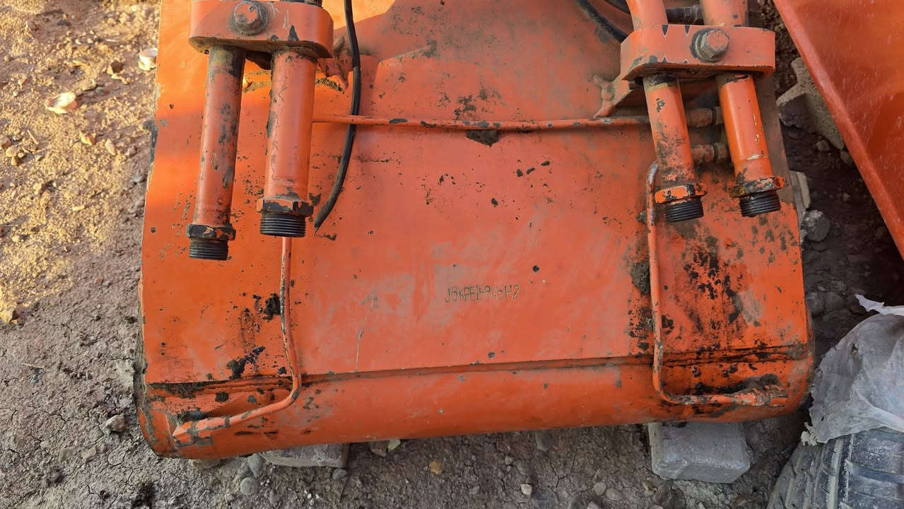 السلام عليكم للبيع جب قياسي زت ثري مكفول من صبغ وفطر كامل جكات وكيله 
العنوان واسط العزيزيه الشارع العام محلات بيت الزهلول الأدوات الاحتياطيه للحفارات الهيتاشي الاتصال حجي واثق 

***********
