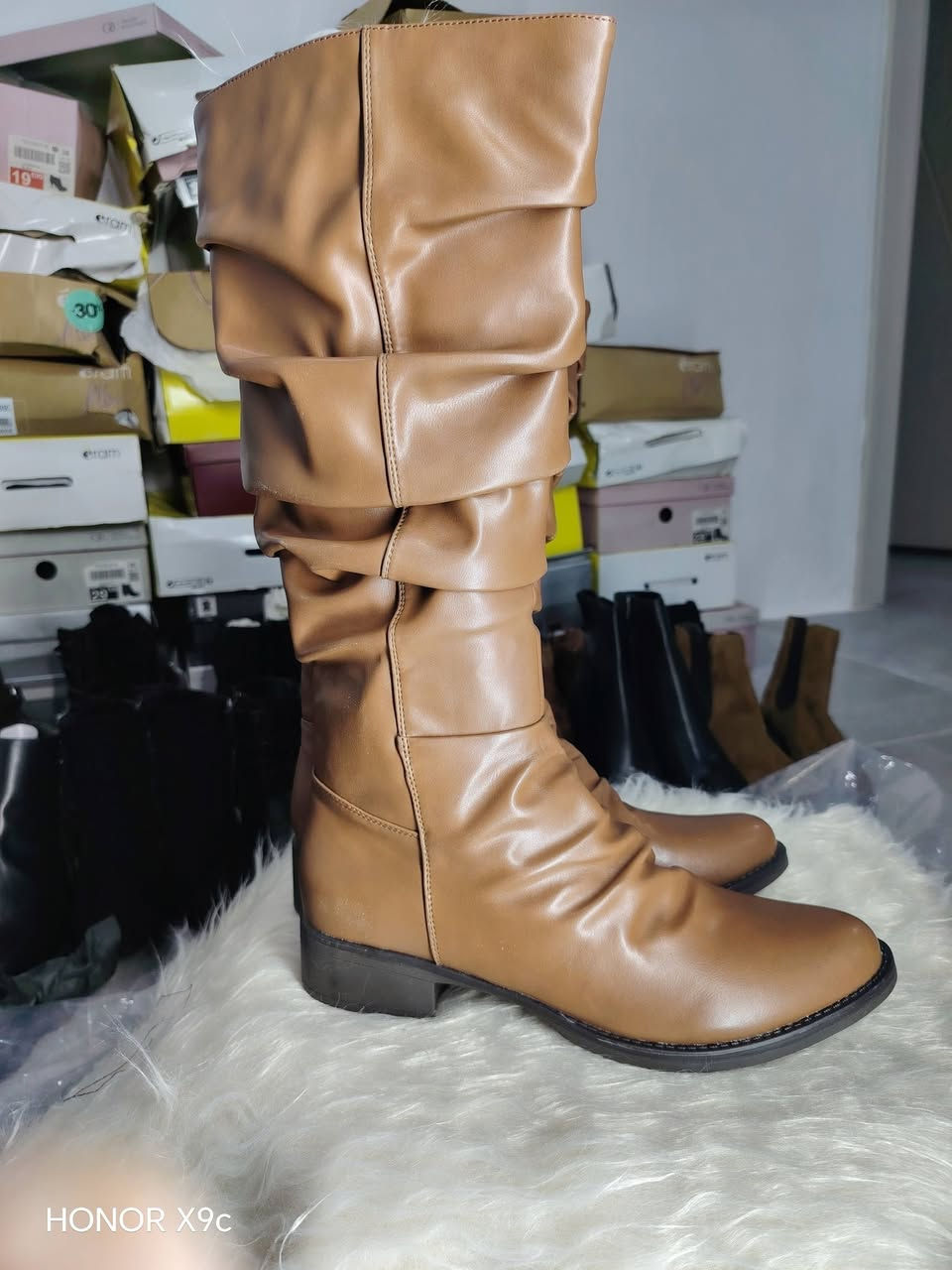 السلام عليكم 
يوجد لدينا احذيه اوربي ماركه اصلي 
يوجد خدمة توصيل داخل الموصل فقط 
السعر خاص..  المراسله واتساب 
***********
