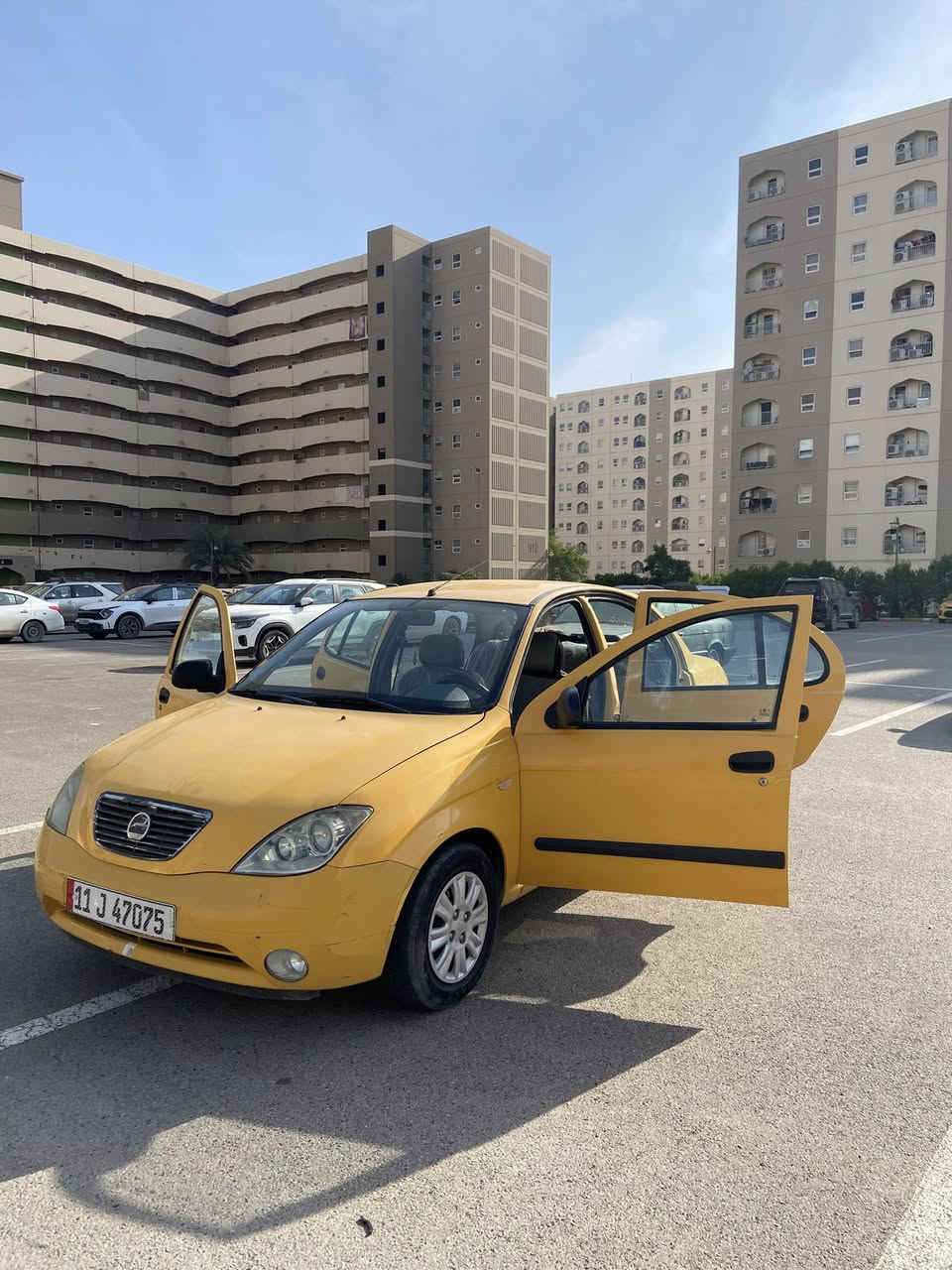 السلام عليكم
طيبة للبيع جديدة كلش 2015 رقم انكليزي
السيارة صدر حداديه تخم تاير كير مكينه كلهن مكفولات
بيه بارد قليل واضح بلصور بصفحه السايق 
السعر 44 بيه مجال بسيط مكاني بغداد مجمع بسمايه السكني رقمي ***********
السياره مكفوله من دعاميه للدعاميه
