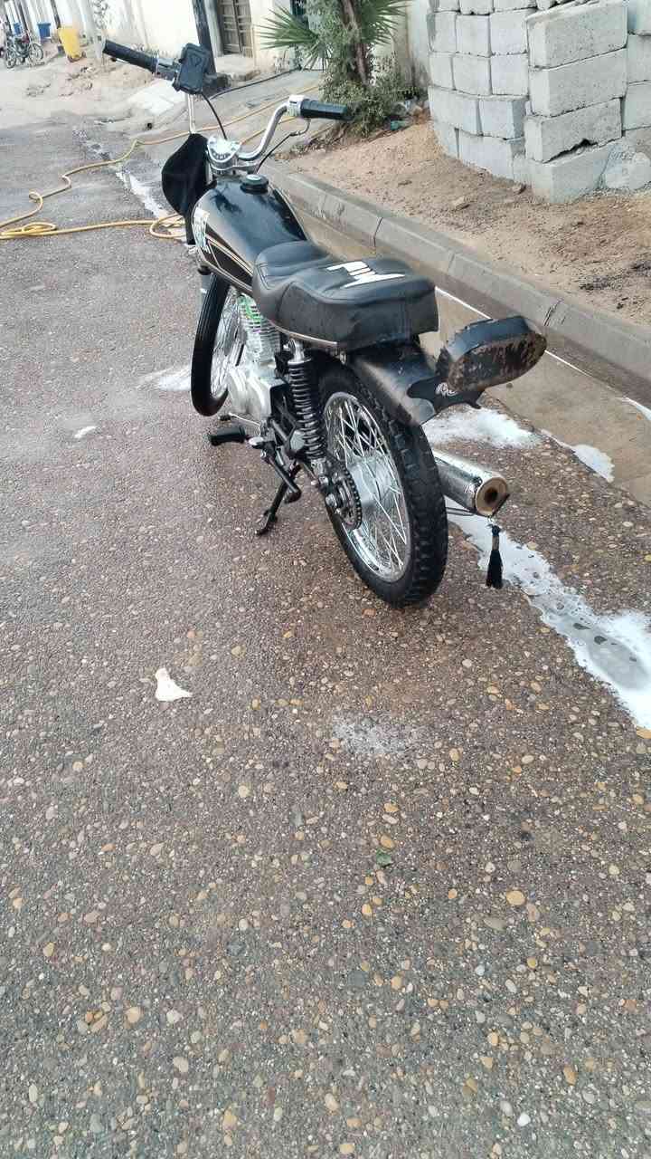 سلام عليكم دراجه للبيع بدون ميسان  جديده ونضيفه ٧٥٠وبيه مجال شراي يتصل موشراي لتعبني *********** هاذ رقم
