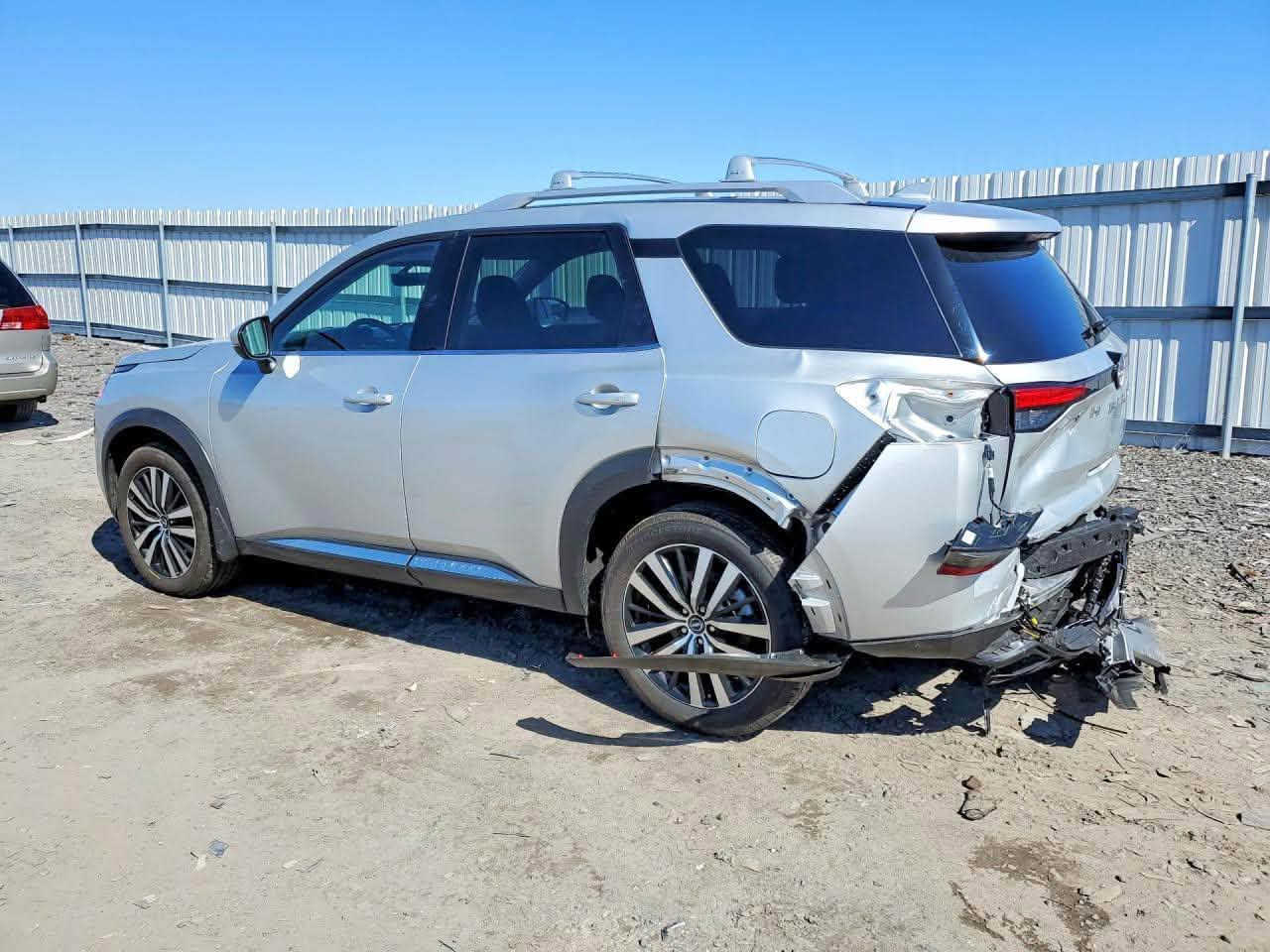 2025
NISSAN PATHFINDER PLATINUM.
من اعلى المواصفات 

اللون: سيلفر 

الموديل : 2025

نوع المحرك : 6 سلندر (3.5L)

عداد المسافه: 1880.   مايل فقط

الضرر: كما موضح بالصورة 
صور الحادث + رقم الشاصي مرفقه في المنشور

ترهم على كتاب شهداء 

المواصفات: PLATINUM. 

فتحة بانوراما
داخل  اسود
سقف. 
داتا شو
كيج الكتروني
خمس كاميرات (360)
بصمه تشغيل
بصمة اربع ابواب
تشغيل عن بعد 
كشنات امامي تبريد
كشنات تدفئة 
ستيرن تدفئة 
كشنات كهرباء
رادار امامي
رادارات جانبيه
رادار خلفي
حساس خلفي
شاشه كبيرة
مانع انزلاق
كروز سرعه
هاند بريك بصمه
اوتو هولد
نظام ايكو نورمال سبورت
صندوق كهرباء
سعر 215$ واصل الحرة
7 راكب
وبقية مواصفات PLATINUM المعروفة 
مكان السيارة بالبحر متجها للعقبة  ‏‎

‏‎للاتصال والاستفسار :
*********** واتساب@
