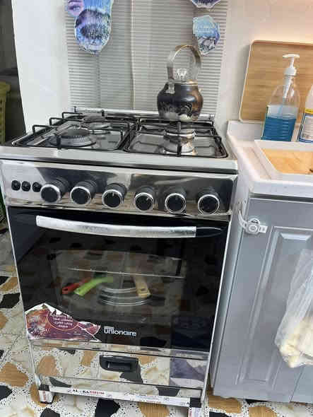 كاونتر من الداخل المنيوم ومن البره hdf نظيف مابي اي شي ب مليون و500 وبي مجال 
مكنسه كهربائيه ب50وبيها مجال

ميز طعام اربع كراسي مرمر ب200 وبي مجال

ميز وسطي يفتر ب75 وبي مجال

ميز مع طبلات ب 150 وبيهن مجال بس الميز الجبير جوه اكو فطر

طباخ مصري نظيف كلشي مبي ب140 وبي مجال

***********العنوان بغداد الاسكان شارع23
