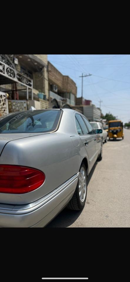 السلام عليكم مرسيدس ام عيون مسجلة 1996 
هي 1998 
سيارة بلادية ومظيفة لون سلفر باسمي سنوية لحد ٢٠٣٠ 
تحويل مباشر بدون اي نقص محرك v بحالة ممتازة 
للبيع سعرها 100 بيها جال قليل 
للجادين بالشراء الاتصال على الرقم 
***********
