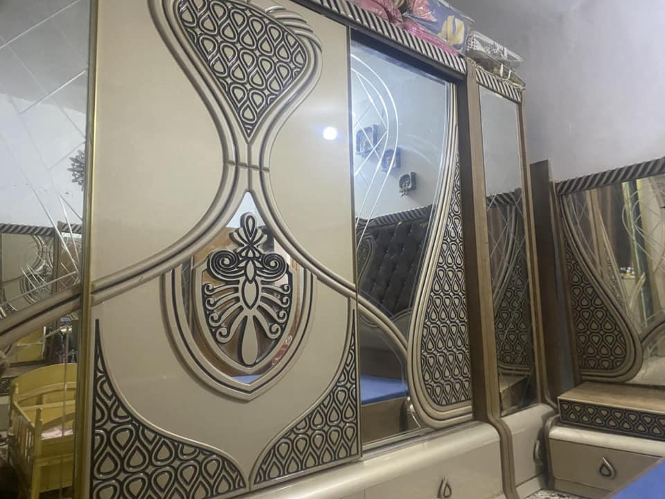 سلام عليكم غرفه نوم تركية مستعمله 8قطع 
نضافه مالته ٧٠٪؜
الرقم الاتصال ***********
