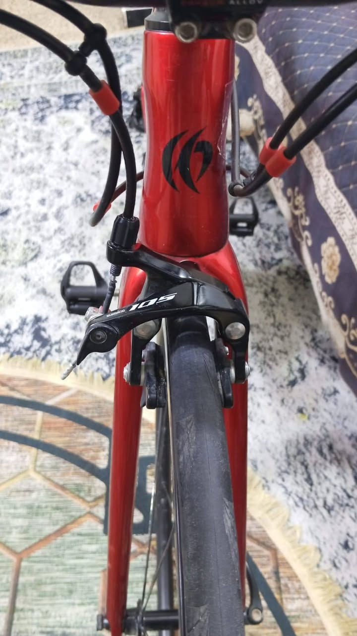 دراجة Deliheaفول كاربون  سيت كروب 105 r 7000 الدراجة نضيفة جدا قياس 49 ($) ستيرن ورقبة كاربو سرج كاربون مدة سرج كاربون 
ابيع بدون وياله ‏‪***********‬‏
